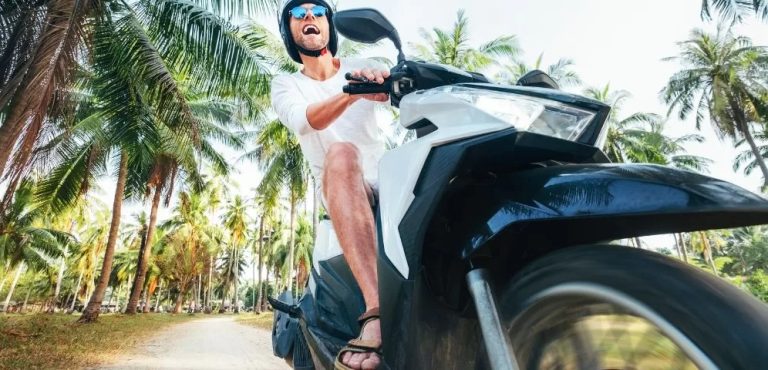 come guidare uno scooter in thailandia