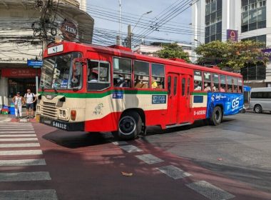 bus a bangkok e altri mezzi stradali